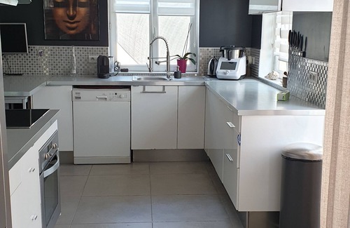 Marignane House | Tropical Spirit House