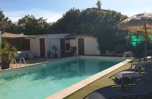 Marignane House | Tropical Spirit House