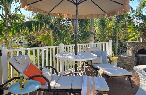 Biggar Villa | Tropical Studio with Pool & Lake Access!
