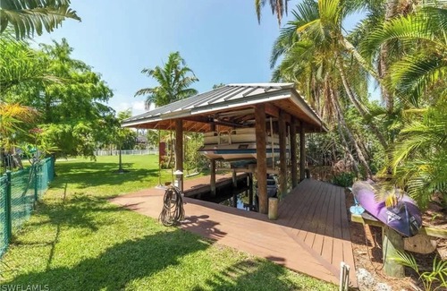 Biggar Villa | Tropical Studio with Pool & Lake Access!