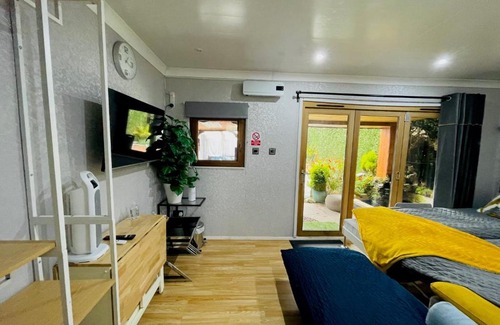 Newcastle-upon-Tyne House | Tropical Style House Near Newcastle City Centre