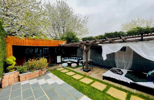 Newcastle-upon-Tyne House | Tropical Style House Near Newcastle City Centre