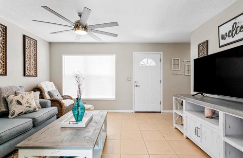 Temple Terrace House | Tropical Treat