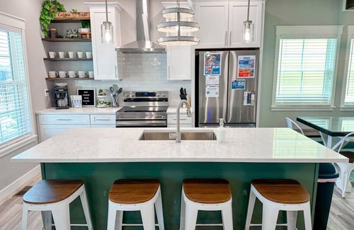 Celina House | Tropical Trio - 3 Bedroom/1 Bunk Room Lakeside Cottage w/Step Free Access & KING bed!