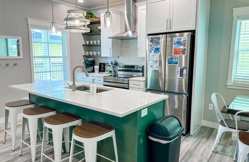 Celina House | Tropical Trio - 3 Bedroom/1 Bunk Room Lakeside Cottage w/Step Free Access & KING bed!