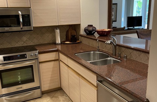 Airport Area Condo | Tropical Upscale Resort Living - Newport Beach - Irvine