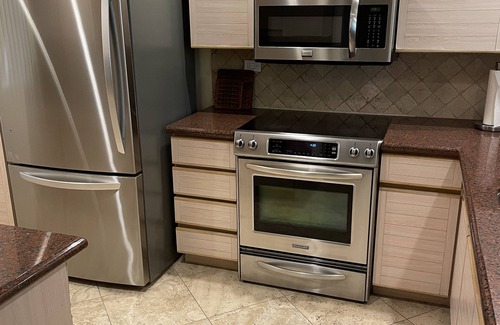 Airport Area Condo | Tropical Upscale Resort Living - Newport Beach - Irvine