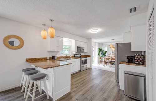 Melbourne House | Tropical Vacation POOL Home in Melbourne, 7 mins to Beach