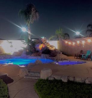 Eastvale Bed & Breakfast | Tropical Vibes