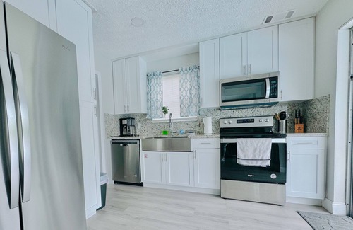 Fort Lauderdale House | Tropical Villa King Bed Pool Top Location