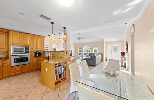 Pelican Villa | Tropical Villa Retreat with private pool in desirable South West Cape Coral