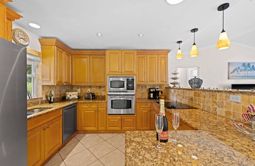 Pelican Villa | Tropical Villa Retreat with private pool in desirable South West Cape Coral