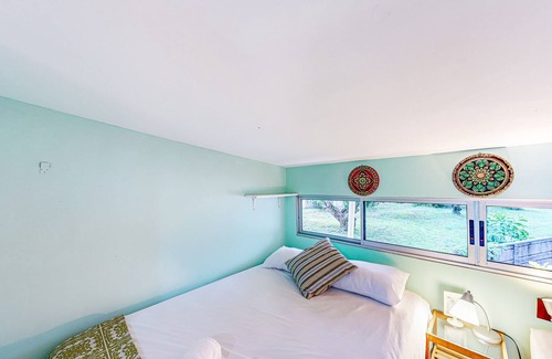 Tarcoles Bed & Breakfast | Tropical villas with pool access, scenic balcony, & shared full kitchen, dogs ok