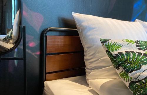 Magdeburg Apartment | Tropisches Loft mit privatem Garten