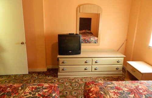 Holly Heights Hotel | Tropizar Motel