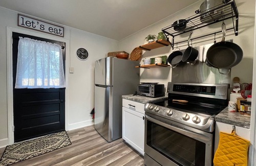 Aiken House | Trotters Cottage-Close to Bruces Field and Downtown