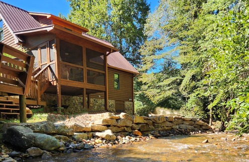 Ellijay Cabin | Trout Creek Lodge - stunning North Georgia creekfront near Springer Mountain.