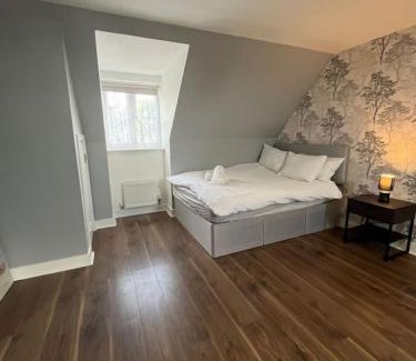Swindon House | Trowbridge House Long Stays Free Parking and Wifi