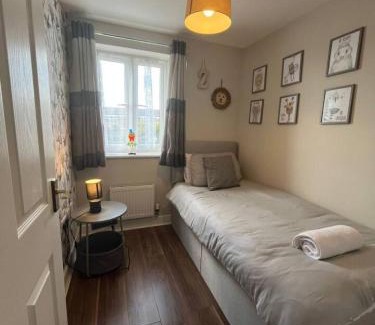 Swindon House | Trowbridge House Long Stays Free Parking and Wifi