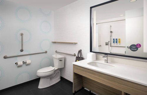 North Charleston Hotel | Tru by Hilton Charleston Ashley Phosphate