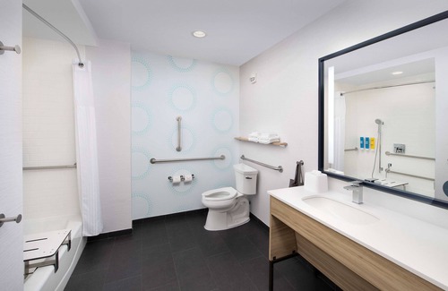 North Charleston Hotel | Tru by Hilton Charleston Ashley Phosphate