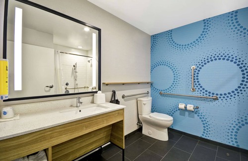 Chicopee Hotel | Tru by Hilton Chicopee Springfield