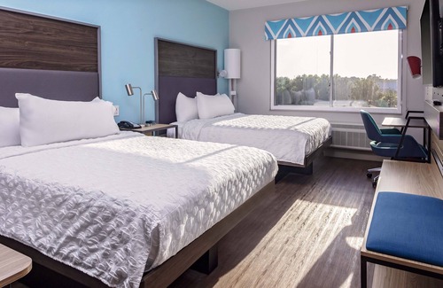 Midtown Ocean City Hotel | Tru by Hilton Ocean City Bayside
