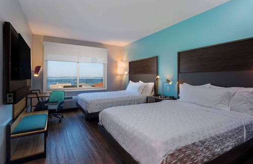Midtown Ocean City Hotel | Tru by Hilton Ocean City Bayside