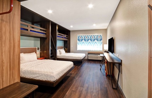 Pigeon Forge Hotel | Tru by Hilton Pigeon Forge, TN