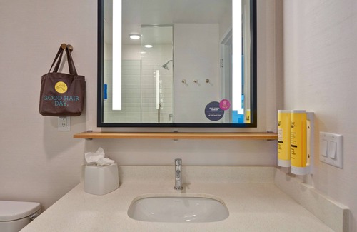St. Petersburg - Clearwater Hotel | Tru By Hilton St. Petersburg Downtown Central Ave, FL