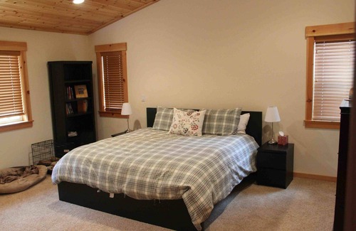 Ponderosa Palisades House | Truckee Retreat Close to Town, Trails, Slopes - Great for sports enthusiasts!