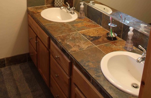 Ponderosa Palisades House | Truckee Retreat Close to Town, Trails, Slopes - Great for sports enthusiasts!