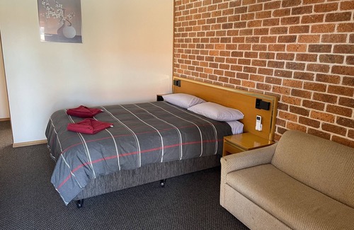 West Wyalong Hotel | True Blue Motor Inn