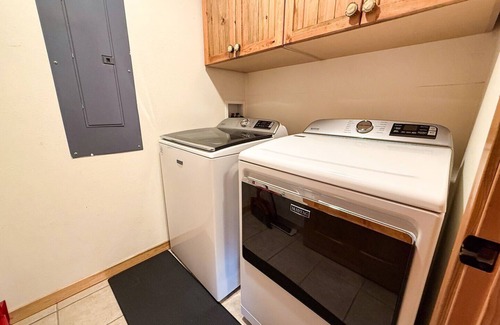 Whitefish House | True Montana Peaceful Surroundings | Beautiful Home | Pet Friendly | Sleeps 8