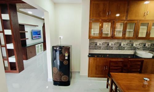 Tirupati Apartment | TrueLife - Chinmai Nivas - Breakfast Included - Modern 2BHK homes for families - Tirumala Mountain View - Fast WiFi - Many restaurants nearby - Hall, AC bedrooms, Modular Kitchen - Android TV - 250 Jio Channels - Top Service with lots of Love