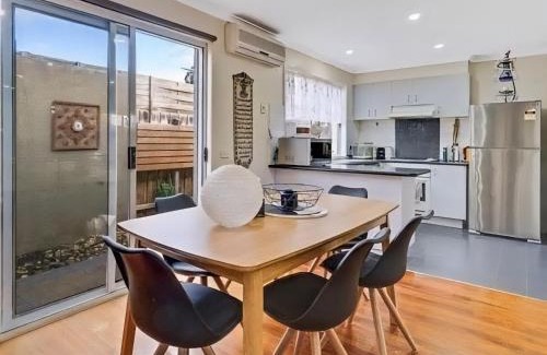 Truganina House | truganina's best accommodation