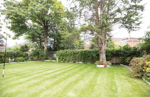 Trafford House | Truly stunning large house in a central location