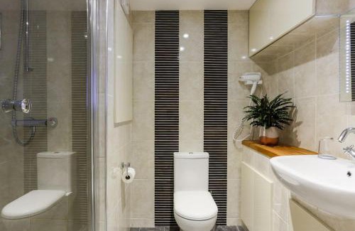 Truro Apartment | Truro apartment in a stunning quiet location