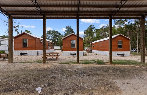 Steinhatchee RV Rental | Truth Harbors RV Site 30&50amp