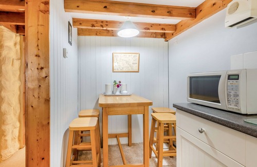 Dinas Cottage | TRYFAN COTTAGE, family friendly, with a garden in Caernarfon