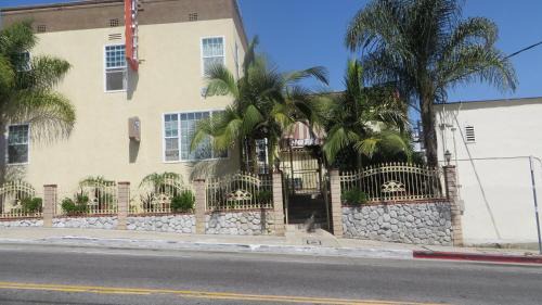 Hollywood Hotel | Trylon Hotel - Hollywood