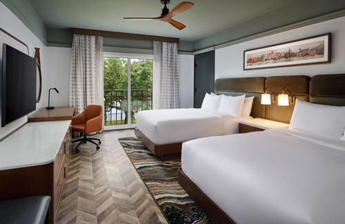 New Bern Hotel | Tryon Riverfront Inn New Bern, Tapestry