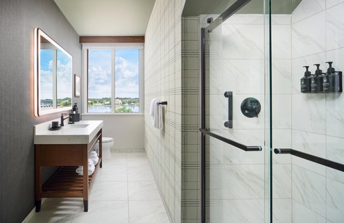 New Bern Hotel | Tryon Riverfront Inn New Bern, Tapestry
