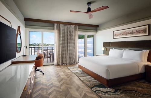 New Bern Hotel | Tryon Riverfront Inn New Bern, Tapestry