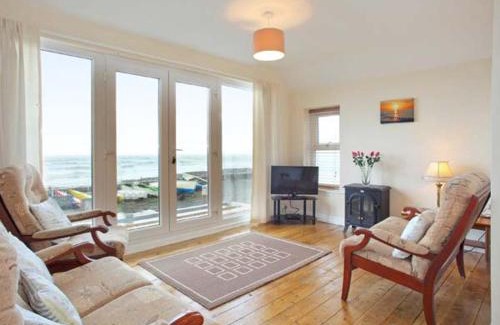 Borth House | Trysor Y Mor