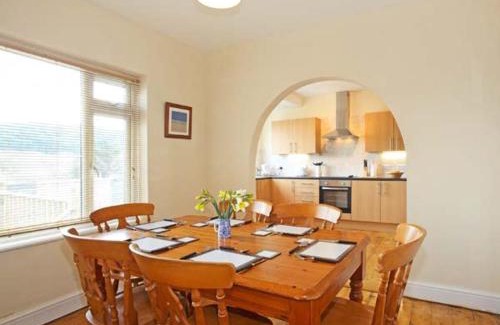Borth House | Trysor Y Mor