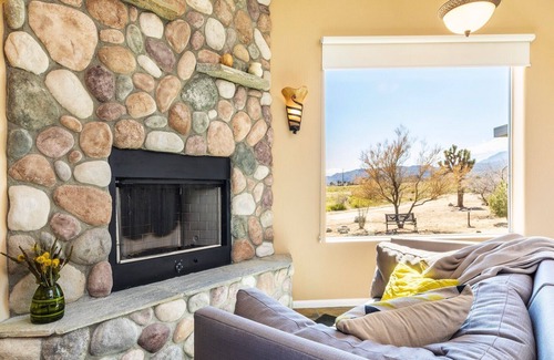 Pioneertown House | TRZ- Pioneertown Ranch w/ Spa + Basketball & Games