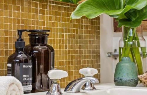 Doncaster East House | Tsapas Homes 1 with private bathroom