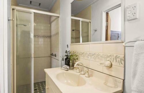 Doncaster East House | Tsapas Homes 1 with private bathroom