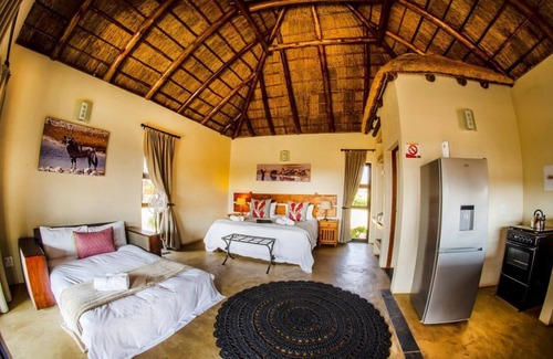 Hammanskraal Cabin | Tshikwalo Game Lodge